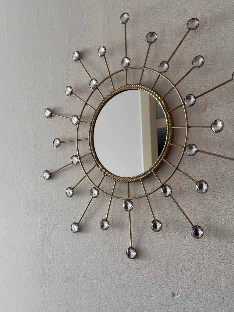 Gouden spiegel met kristallen - Zonvormig, Huis en Inrichting, Rond, Ophalen of Verzenden, Zo goed als nieuw, Minder dan 100 cm