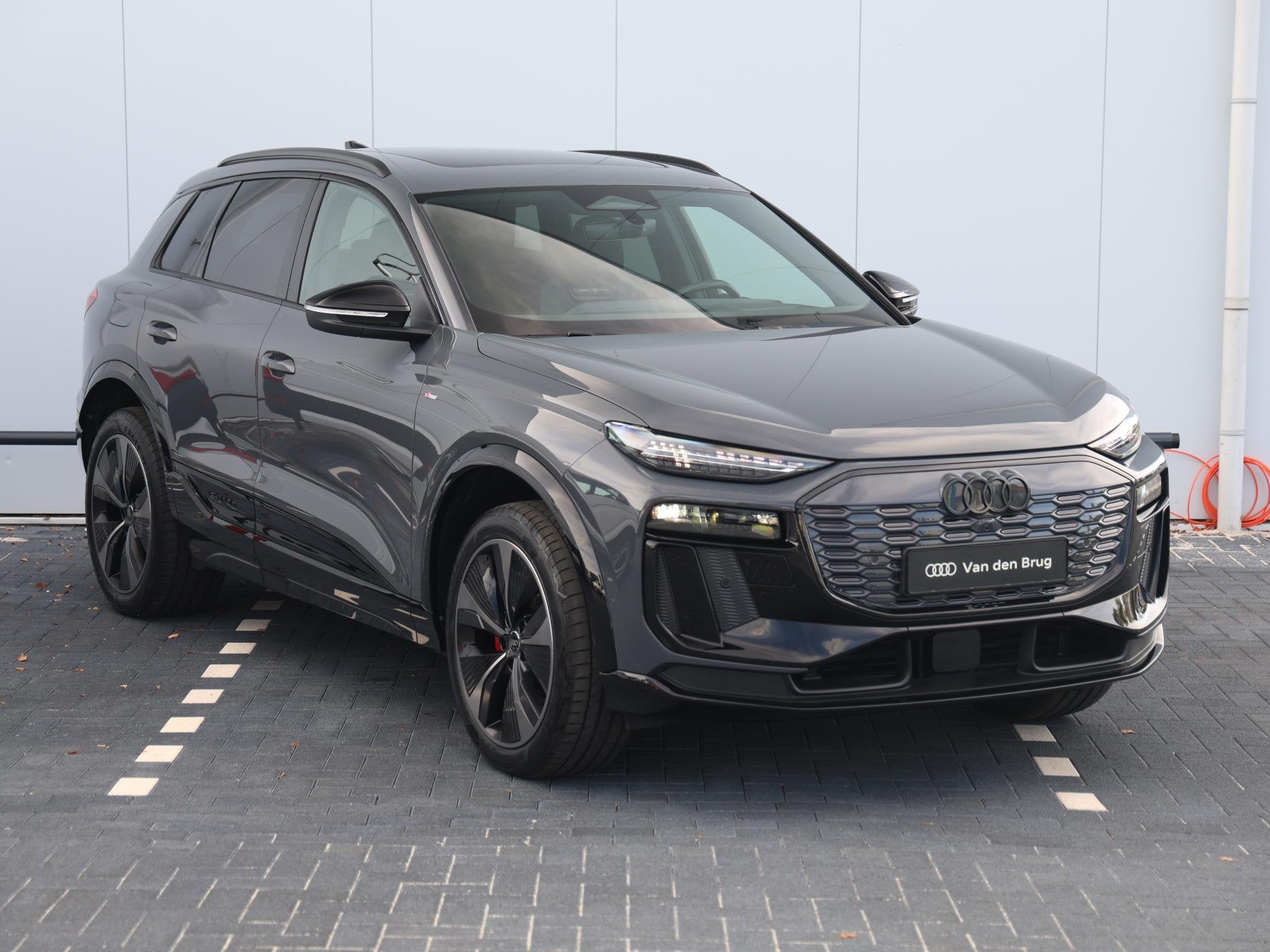 Audi Q6 e-tron S edition quattro 100 kWh 388pk | Luchtvering, Auto's, Automaat, Gebruikt, Parkeerassistent, 625 km