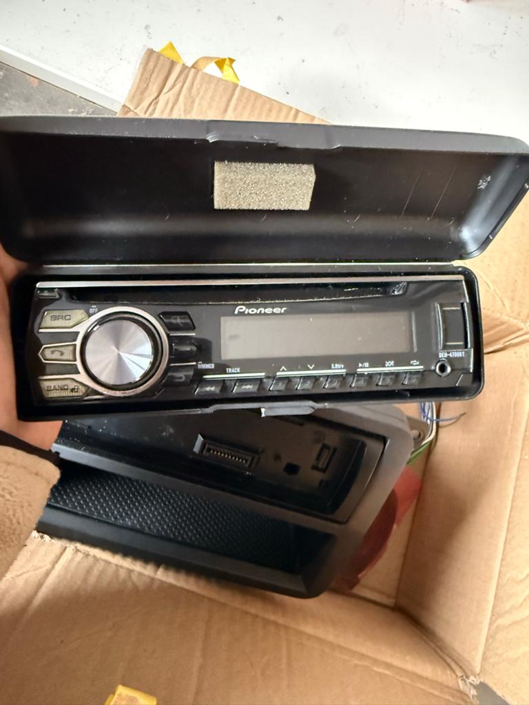 Pioneer DEH-4700BT autoradio met VW inbouwframe, Ophalen of Verzenden, Gebruikt