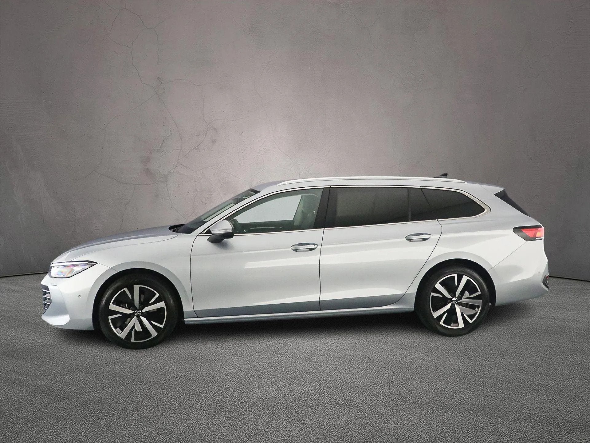 Volkswagen Passat Variant Business (bj 2025, automaat), 4 cilinders, 150 pk, Origineel Nederlands, 1600 kg