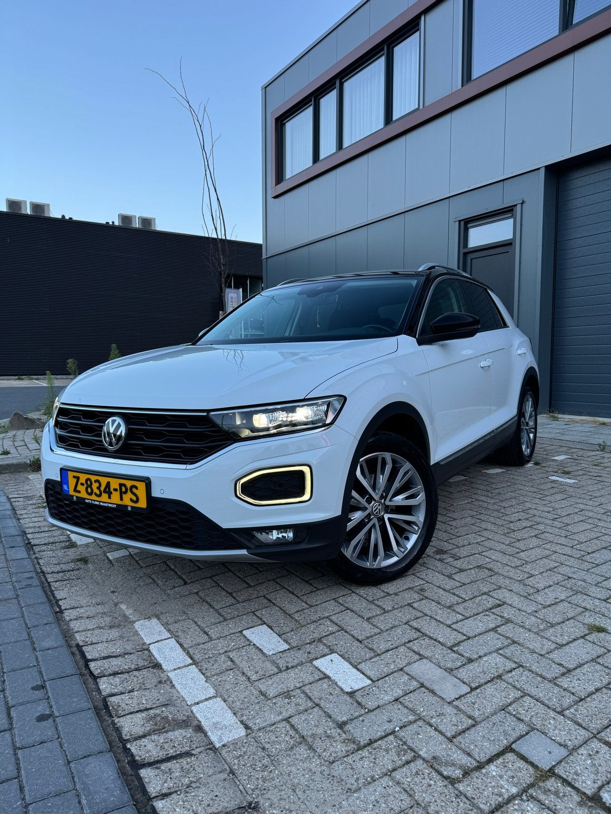 Volkswagen T-Roc 1.5 TSI 150pk 7-DSG 2019 Wit, Auto's, Stof, 1498 cc, Zwart, 4 cilinders