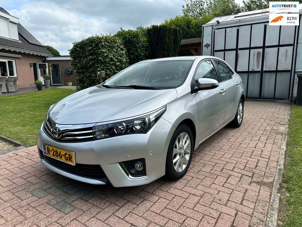 Toyota COROLLA Sedan Automaat Trekhaak, Auto's, Automaat, Euro 5, Gebruikt, Zwart