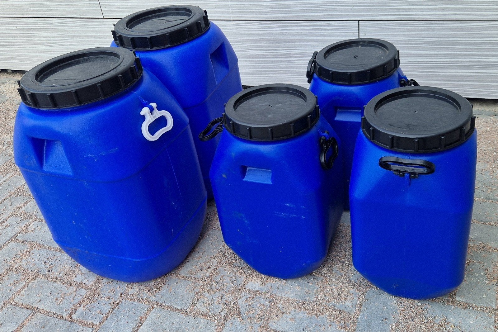 Afsluitbare tonnen 30, 70 liter - Regenton, voerton bakken, Tuin en Terras, Regentonnen, Minder dan 75 liter, Ophalen, Gebruikt