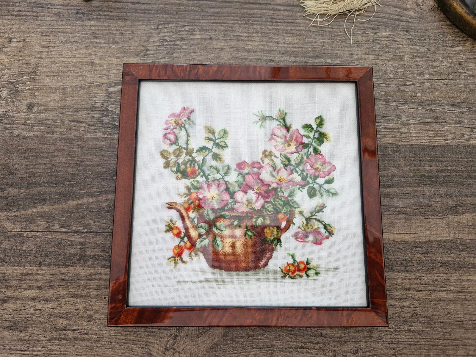 ingelijst borduurwerk - Eva Rosenstand - koperen pot, Ophalen of Verzenden, Minder dan 50 cm, Schilderij