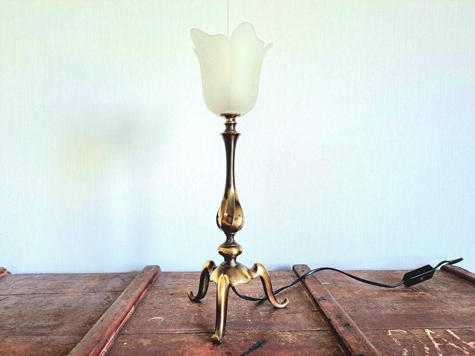 Antieke elegante messing tafellamp met tulpvormige kap, Ophalen of Verzenden
