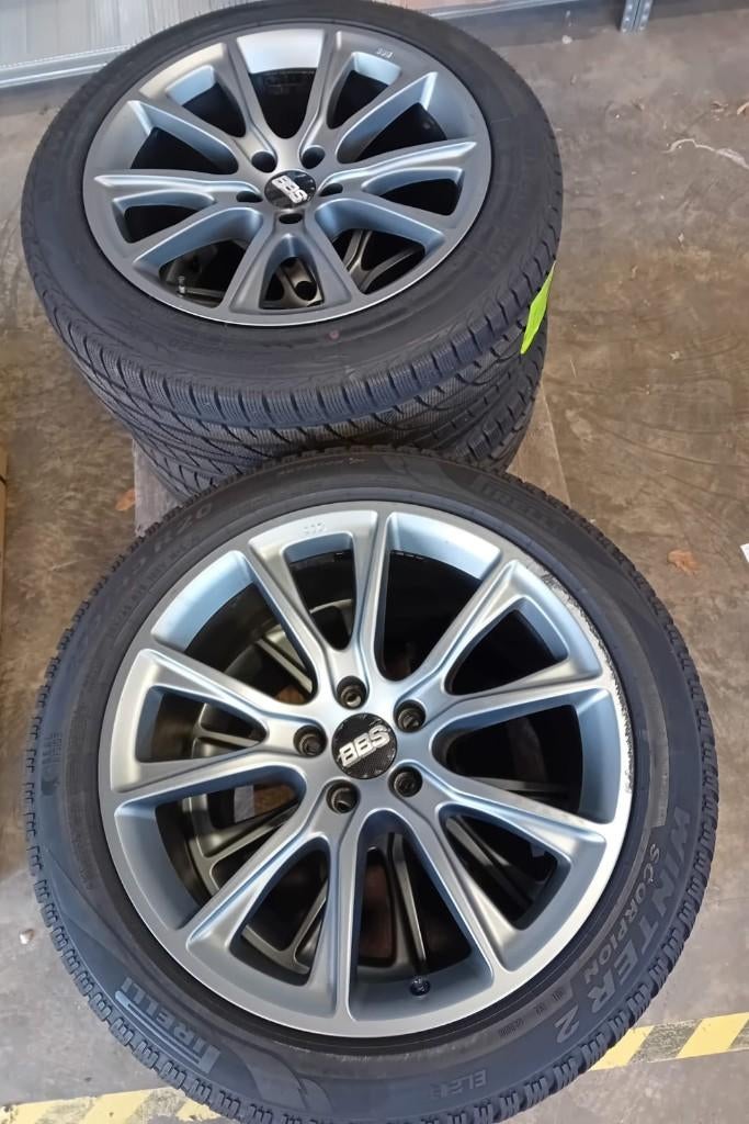 Tesla X 4 winterbanden, Auto-onderdelen, Banden en Velgen, Gebruikt, 255 mm, Winterbanden, Band(en)