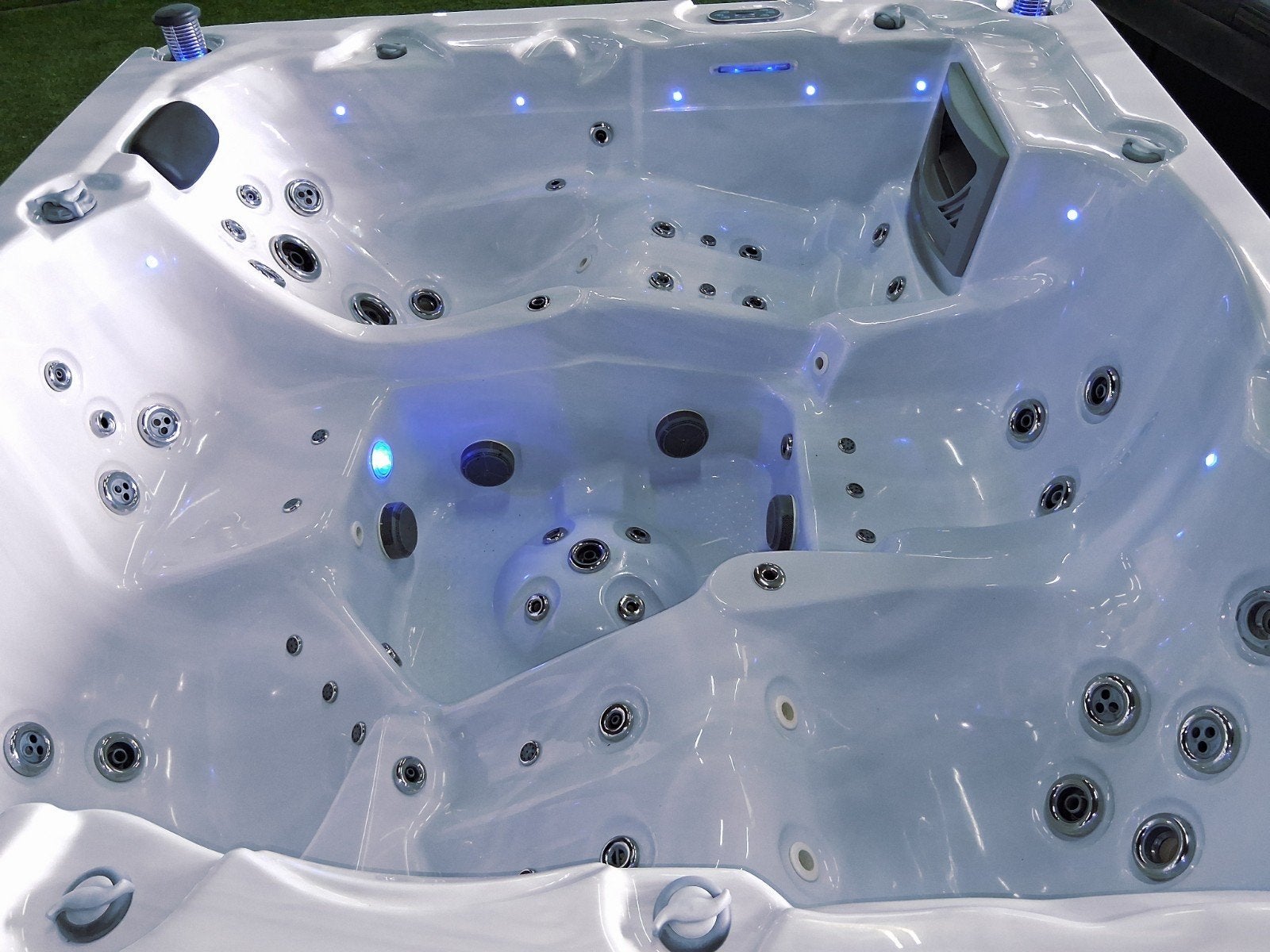 Balboa jacuzzi grote spa 2 ligplaatsen + bezorging&garantie, Ophalen of Verzenden, Gebruikt
