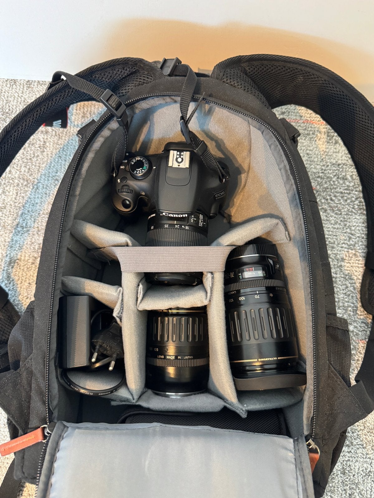 Canon EOS 1200D met 3 lenzen en flitser, Ingebouwde flitser, Gebruikt, Spiegelreflex, Canon