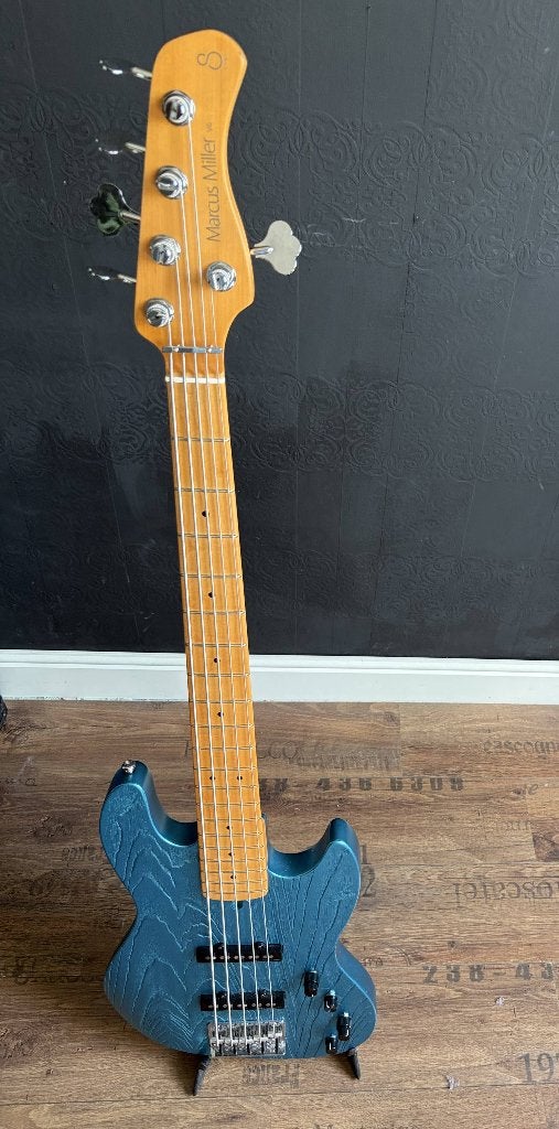 Sire Marcus Miller V6 5-snarige basgitaar - Elektrisch, Muziek en Instrumenten, Snaarinstrumenten | Gitaren | Bas, Ophalen, Zo goed als nieuw