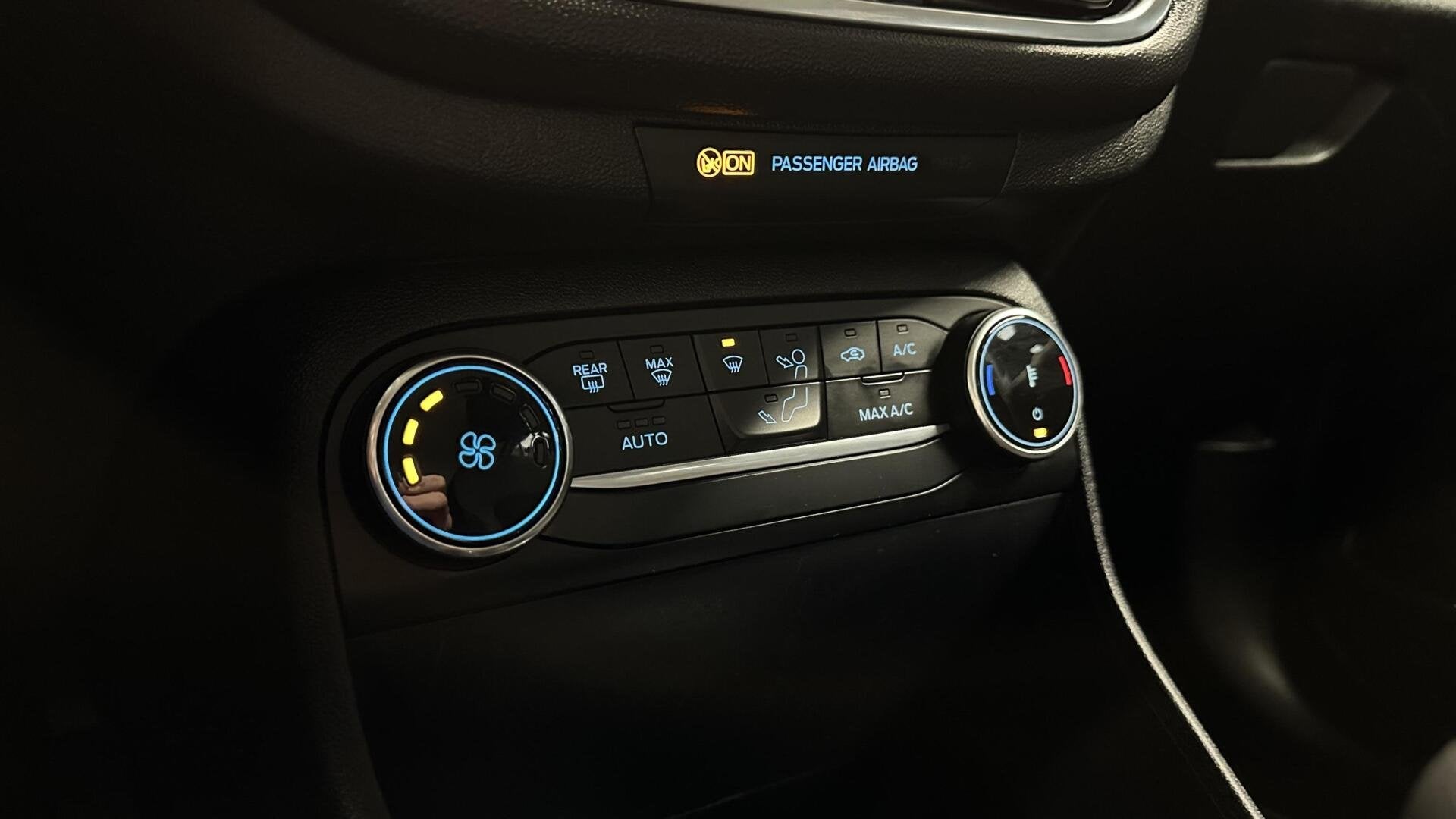 Foto 40 van Ford Fiesta 1.0 EcoBoost Hybrid Titanium NAVI CRUISE CARPLAY