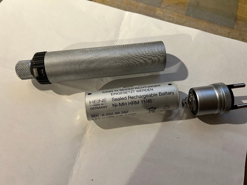 heine beta otoscoop handvat met batterij en lader, Diversen, Ophalen of Verzenden, Zo goed als nieuw