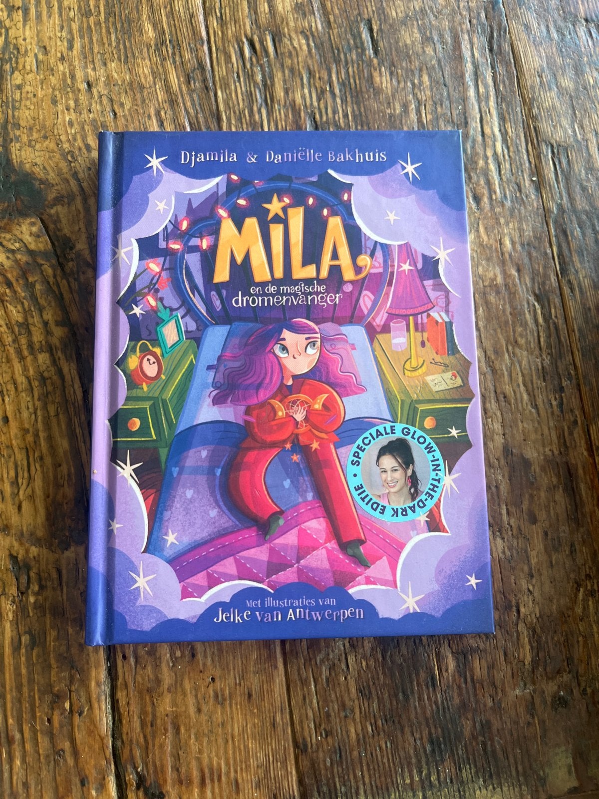 Mila en de magische dromenvanger - Speciale Glow-in-the-Dark, Ophalen of Verzenden, Zo goed als nieuw, Fictie