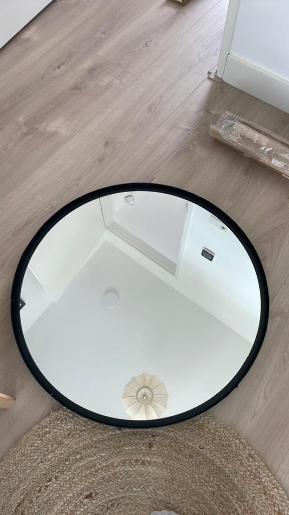Nieuwe zwarte spiegel van woood doorsnee 81 cm, Huis en Inrichting, Woonaccessoires | Spiegels, Rond, Nieuw, Ophalen of Verzenden