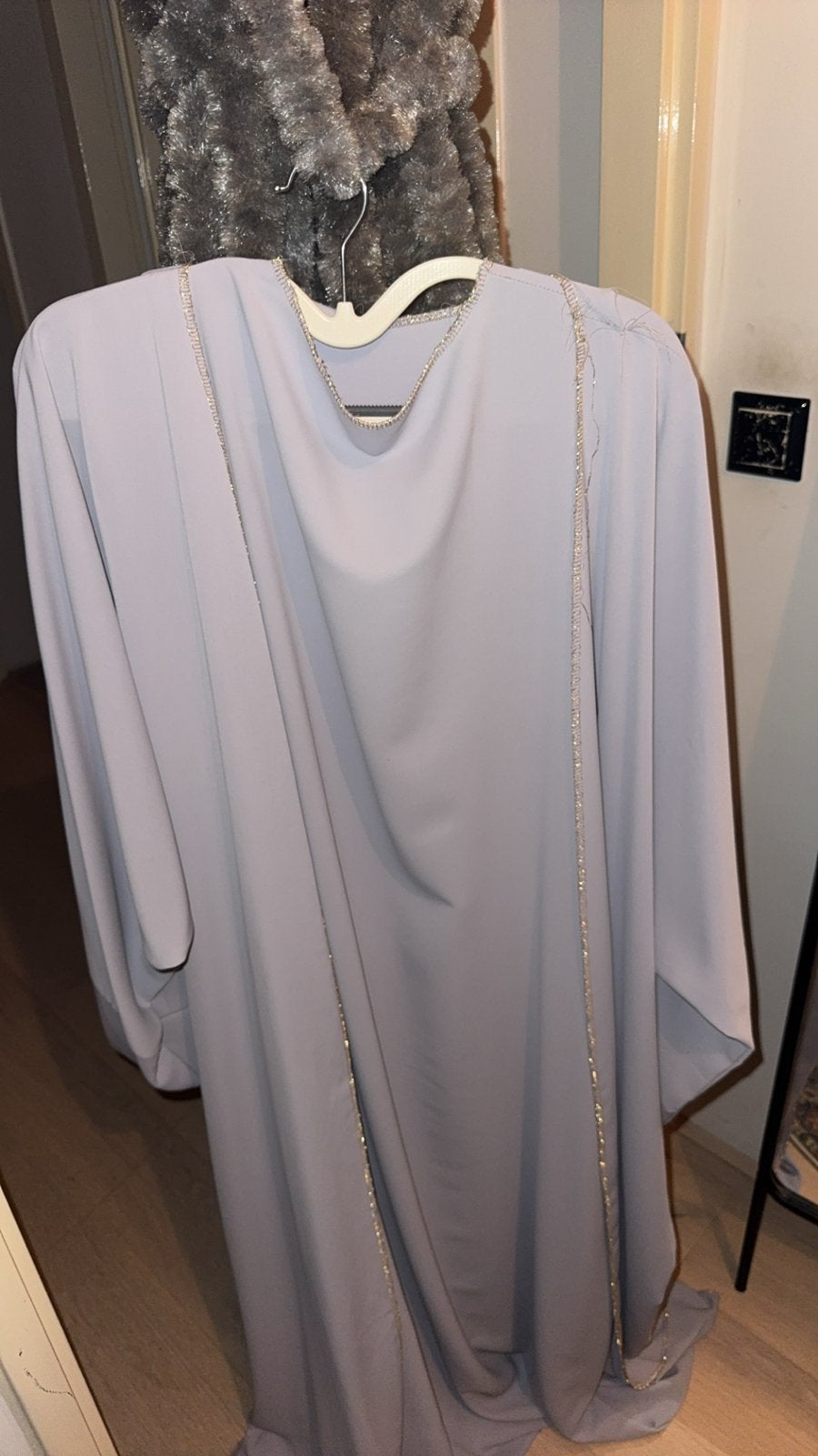Grijze 2-delige Abaya Set met Gouden Details, Maat 38/40 (M), Nieuw, Ophalen of Verzenden, Grijs