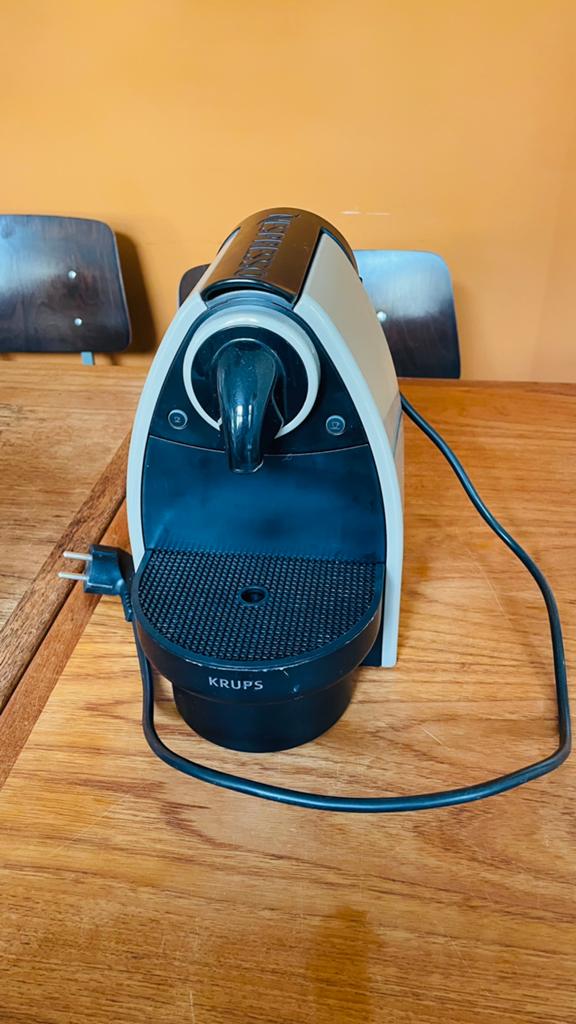 Nespresso krups cups koffiemachine, Gebruikt, Espresso apparaat, Ophalen of Verzenden, 1 kopje