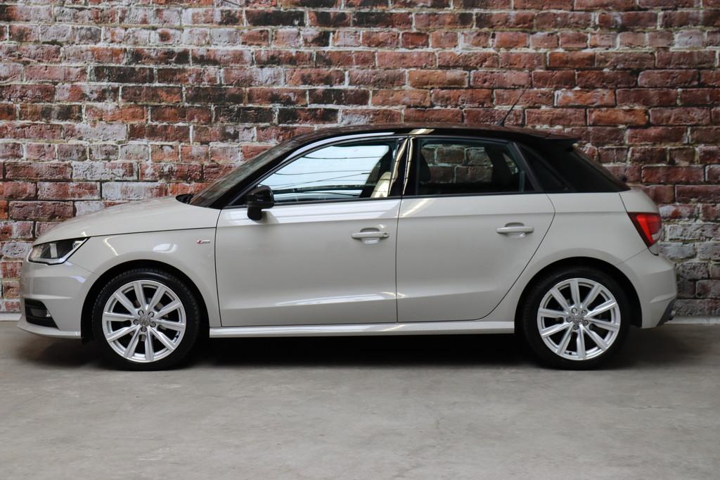 Audi A1 Sportback 1.0 TFSI 96pk Adrenalin 5 deurs / Navigati, Auto's, Audi, Voorwielaandrijving, Stof, Euro 6, 4 stoelen