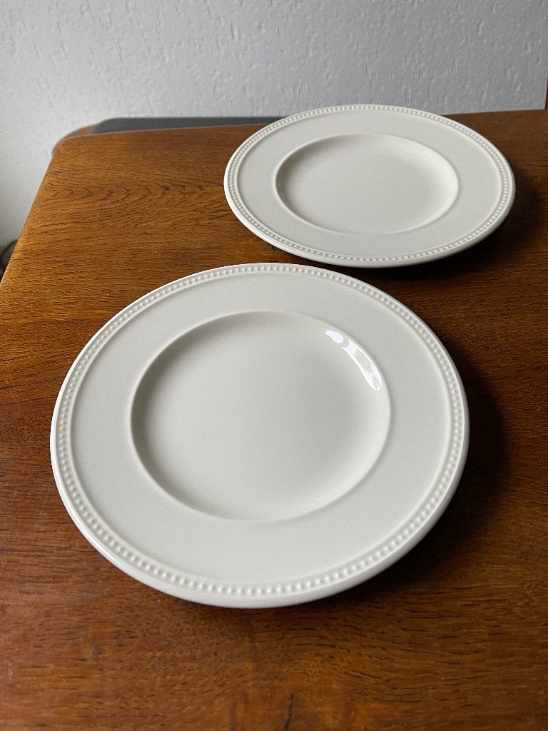 2 Wedgwood "Windsor" Parelrand 'Taart/Gebaksborden' Nieuw, Ophalen of Verzenden, Nieuw, Porselein, Overige stijlen