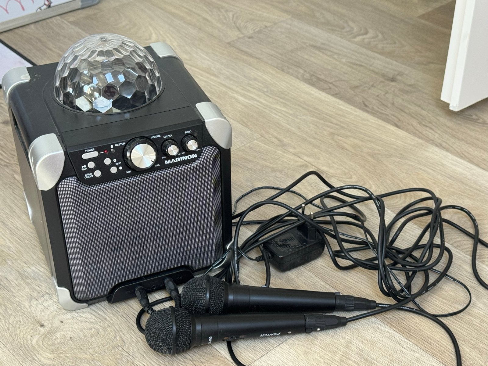 Maginon Partyspeaker met discolamp en microfoons, Ophalen of Verzenden, Gebruikt, Complete set