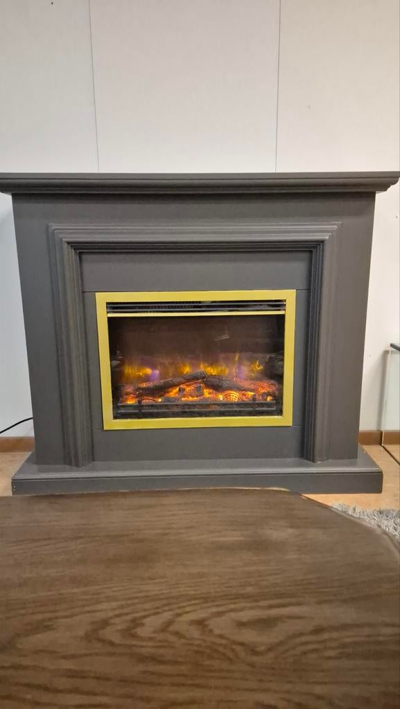 Sfeervolle elektrische haard met schouw, Huis en Inrichting, Haarden, Ophalen, Zo goed als nieuw, Vrijstaande haard, Elektrische haard