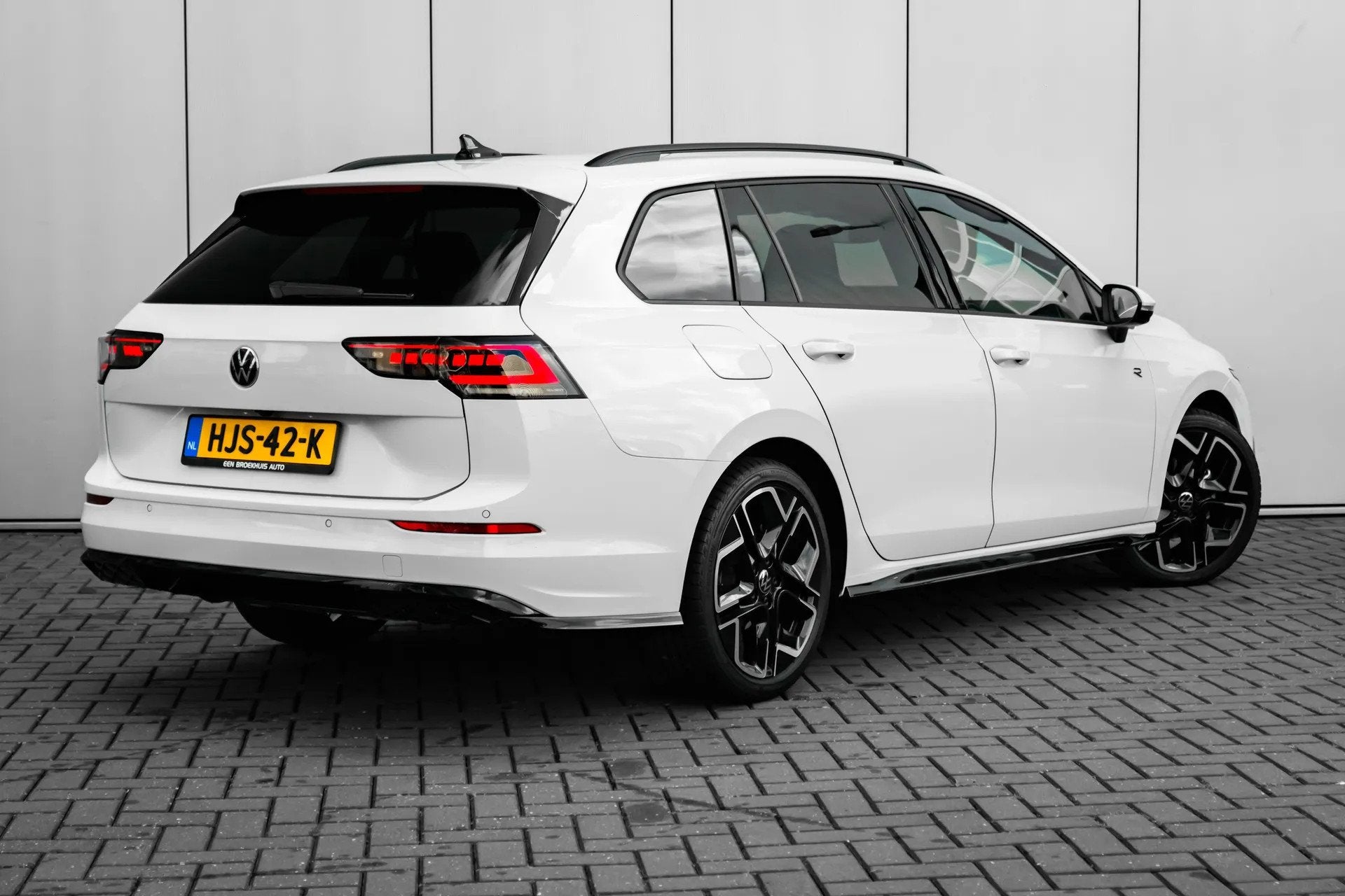 Volkswagen Golf Variant 1.5 eTSI R-Line Edition 115pk DSG/AU, 4 cilinders, 700 kg, 116 pk, Wit