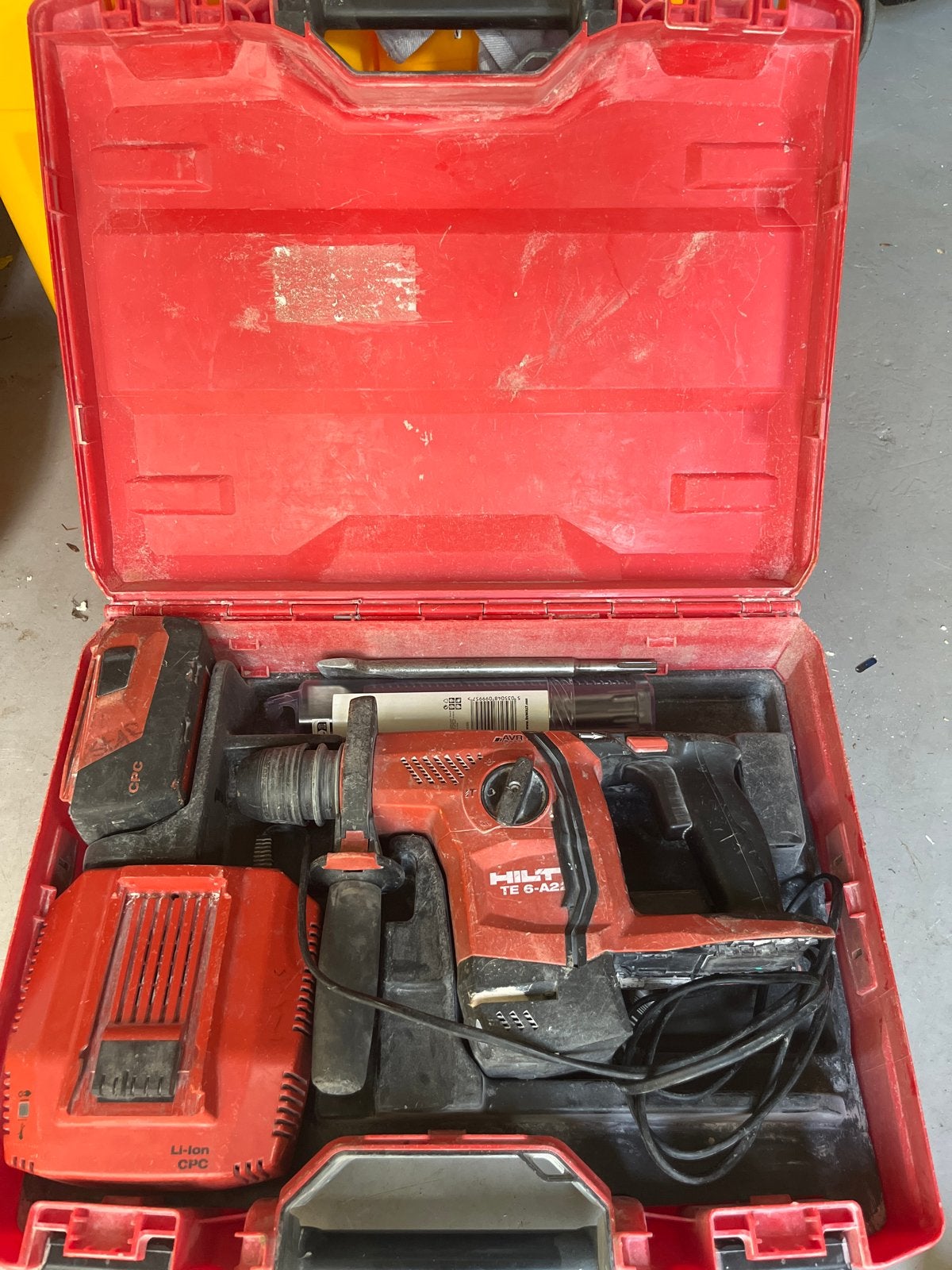 Te huur Ochten Kesteren Hilti Accu Boorhamer breekhamer, Ophalen, Boor- en/of Breekhamer, Klopboormechanisme, Gebruikt