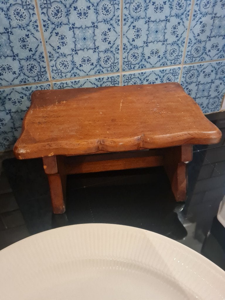 Zeer oud vensterbank krukje massief dik hout foto 1 t/m 4, Ophalen of Verzenden