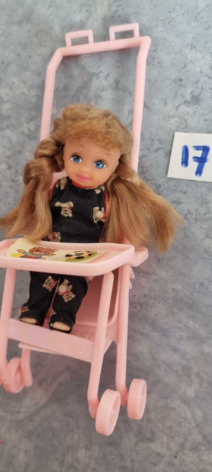 Barbie kinderwagen kindje barbie. Is leuk. Merkloos. Vintage, Kinderen en Baby's, Ophalen of Verzenden, Gebruikt, Barbie