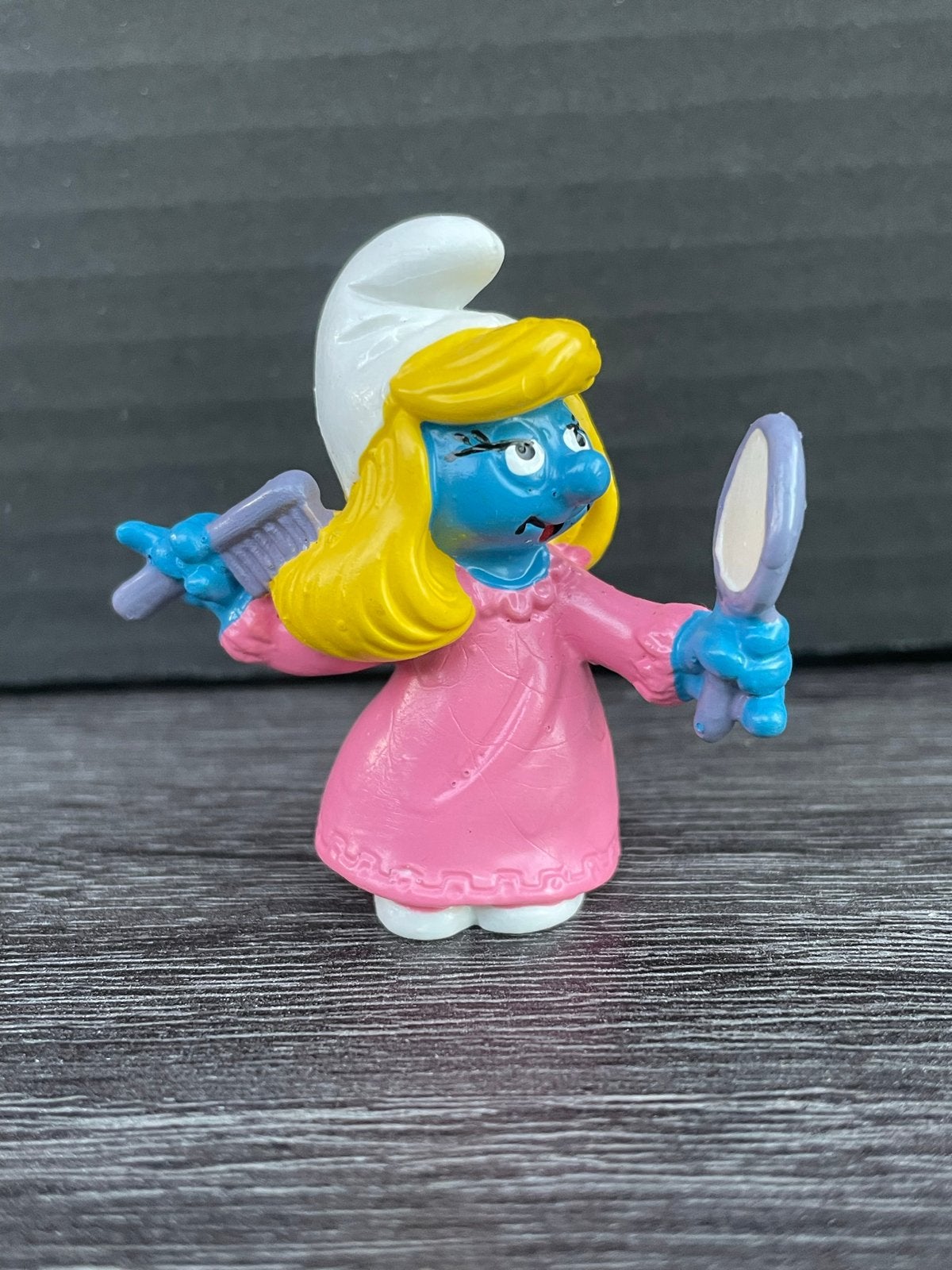 Smurfin met spiegel en borstel - Vintage Smurf figuurtje, Ophalen of Verzenden, Gebruikt, Smurfin, Poppetje, Figuurtje of Knuffel