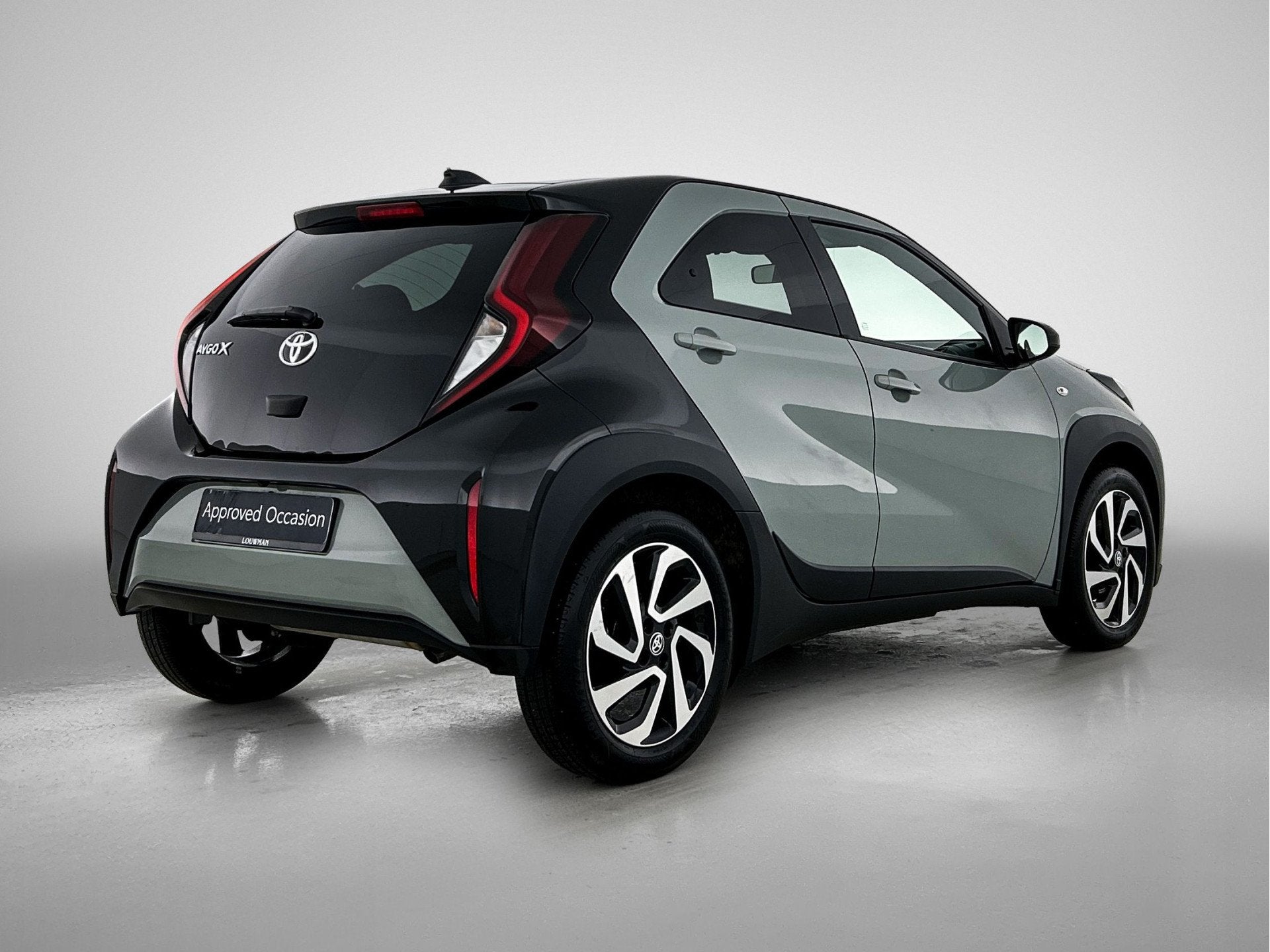 Toyota Aygo X 1.0 VVT-i S-CVT Pulse | BTW Voertuig | Dealer, Auto's, Toyota, 12 maanden, Stof, Gebruikt, 4 stoelen