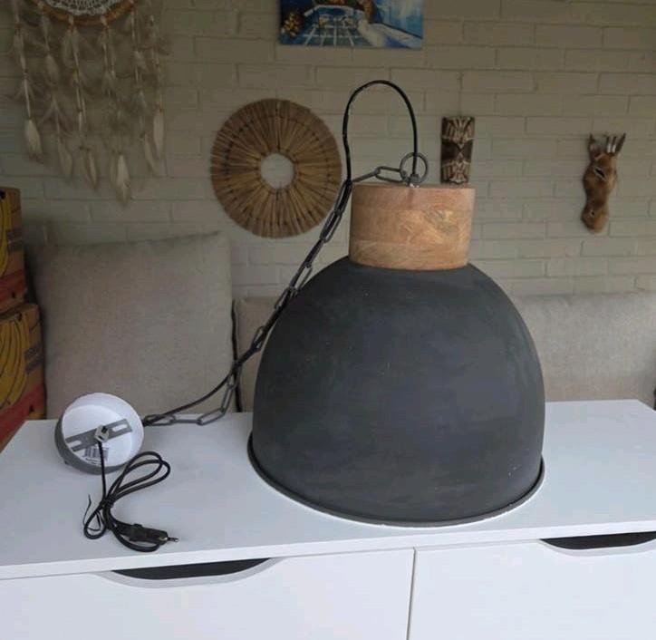 Industriële hanglamp met houten detail leen bakker kwantum, Huis en Inrichting, Lampen | Hanglampen, Ophalen, Gebruikt, 50 tot 75 cm