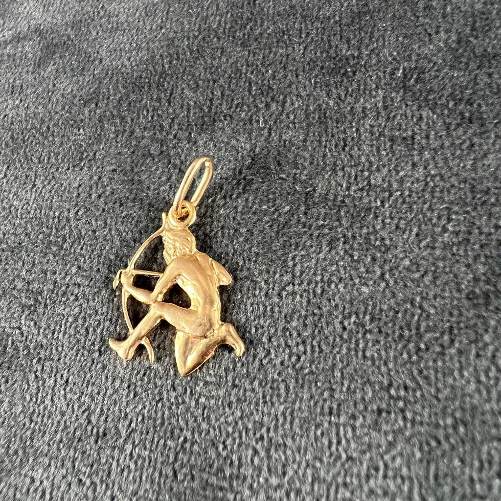 Gouden Hanger | 14k | 1,62g | boogschutter | 416087, Gebruikt, Ophalen of Verzenden, Kruis of Symbool, Goud
