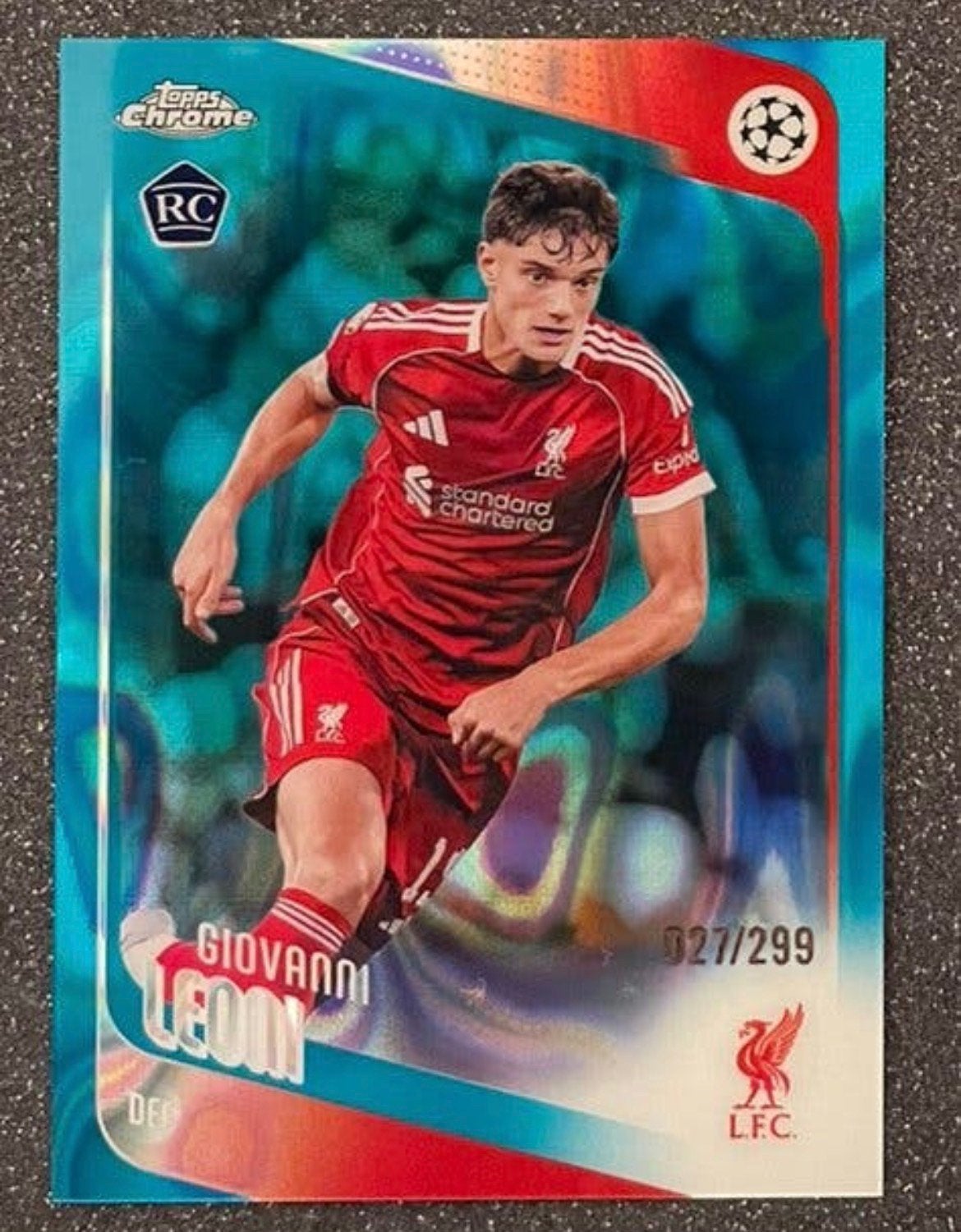 Topps CHROME ‘26 ROOKIE CARD AQUA REFR. /299 LEONI LIVERPOOL, Verzenden, Zo goed als nieuw, Plaatje