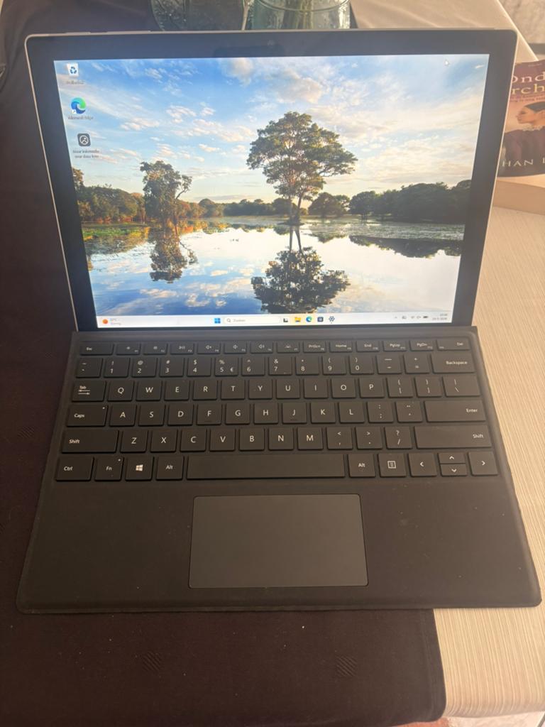 Surface pro 6 typecover i5-8350u 8gb 256gb ssd w11 +adapter, Gebruikt, 12 inch, Ophalen of Verzenden, Surface pro 6