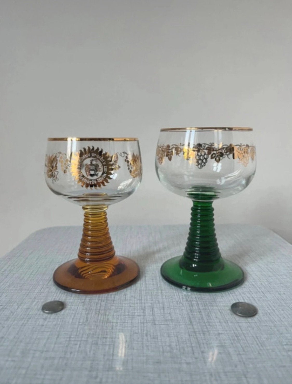Set van 2 vintage (borrel)glazen. Goud geel groen wijn retro, Verzenden, Gebruikt, Overige typen