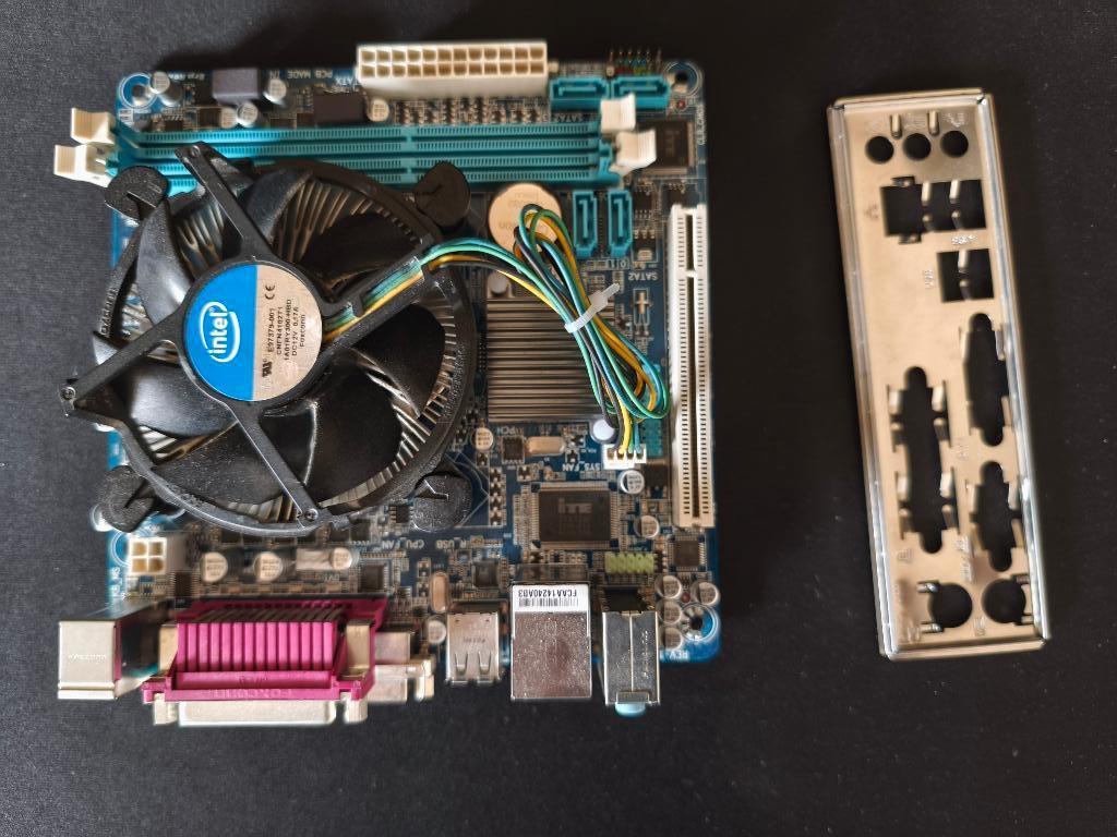Gigabyte Socket 1155 ITX set met CPU en Cooler, DDR3, Ophalen of Verzenden, Zo goed als nieuw, Mini-ITX