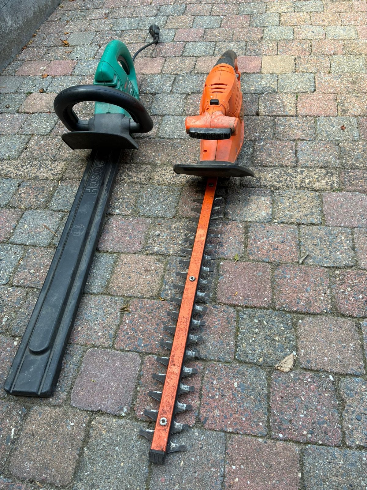 Elektrische heggenschaar - Black+Decker en Bosch, Tuin en Terras, Heggenscharen, Ophalen, Gebruikt, Elektrisch