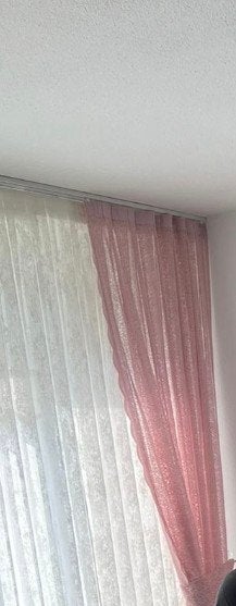 Roze vitrage gordijn - 90 cm brd/Lng227cm, Vitrage, Gebruikt, Ophalen of Verzenden, Lichtdoorlatend