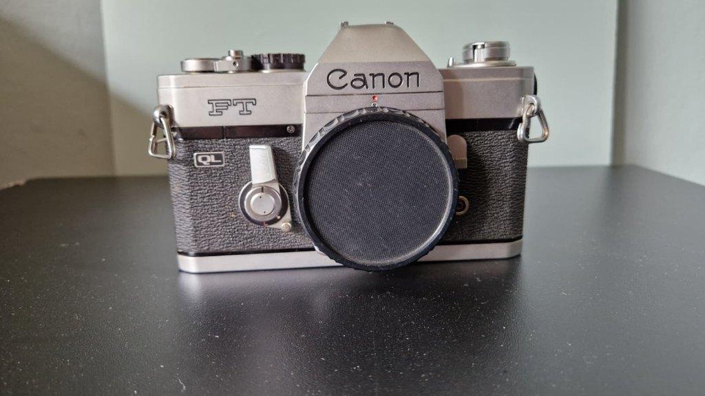 Canon FT body met 135 mm lens en accesoires, Audio, Tv en Foto, Fotocamera's Analoog, Ophalen of Verzenden, Gebruikt, Spiegelreflex