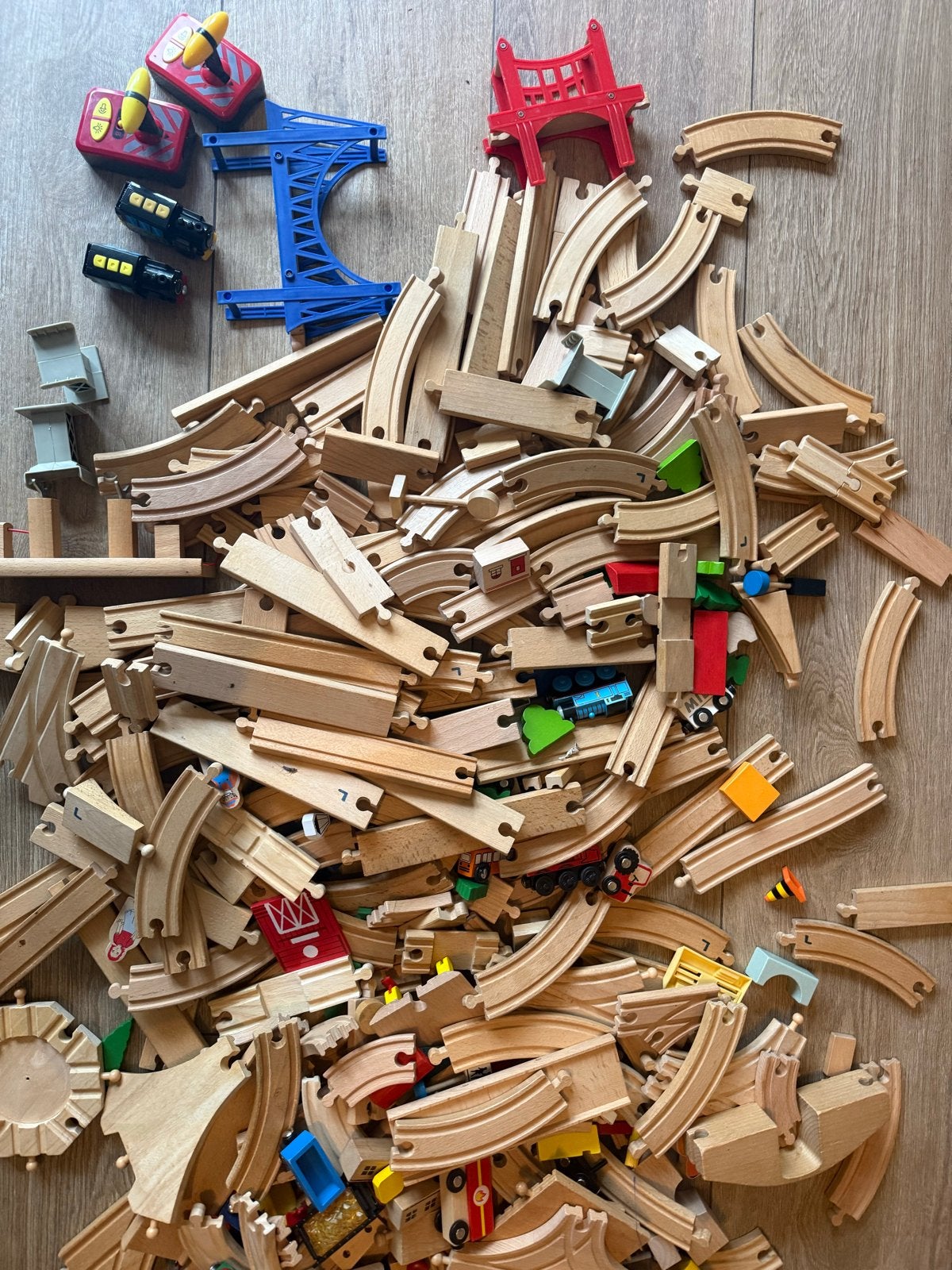 Grote partij houten treinrails met accessoires, Kinderen en Baby's, Ophalen, Gebruikt
