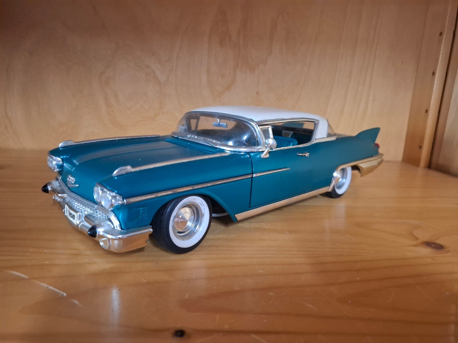 Yatming 1:18 Cadillac Eldorado 1958 Custom Made, Hobby en Vrije tijd, Modelauto's | 1:18, Ophalen of Verzenden, Zo goed als nieuw