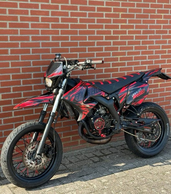 Yamaha DT50 | 74cc | Volledig Custom | Slick Stickerset, Fietsen en Brommers, Ophalen, Zo goed als nieuw