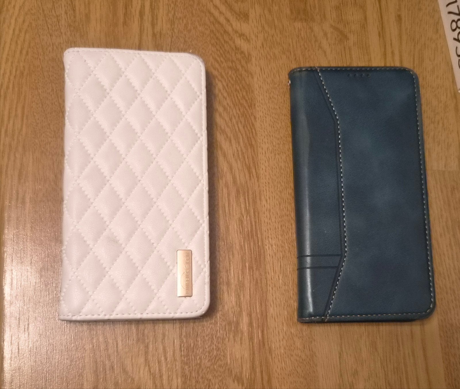 Foto 2 van Samsung S24 hoesjes Wit - donker Groen