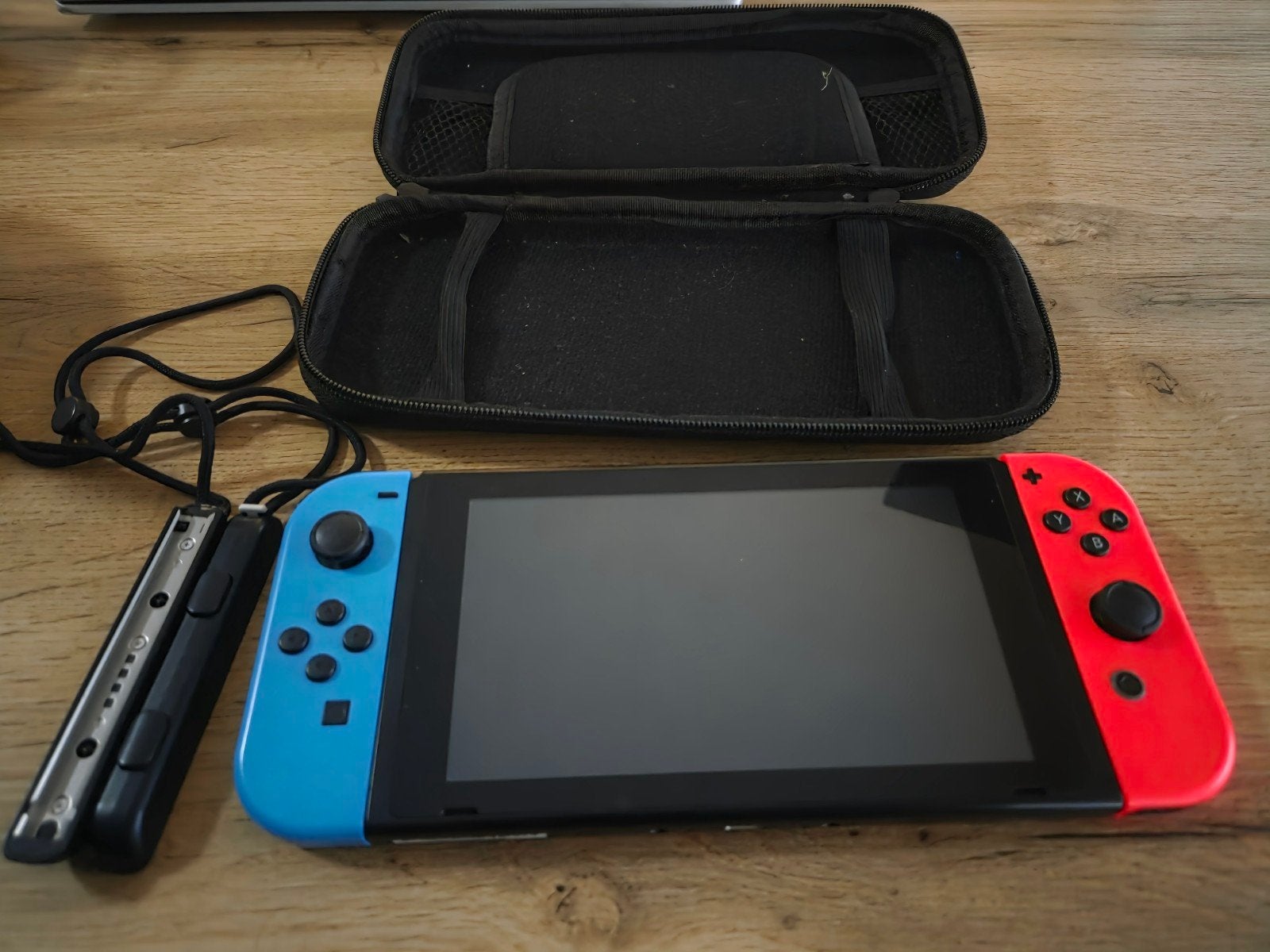 Nintendo Switch met hoesje en 2 polsbandjes, Ophalen, Zo goed als nieuw, Met 2 controllers, Switch Original