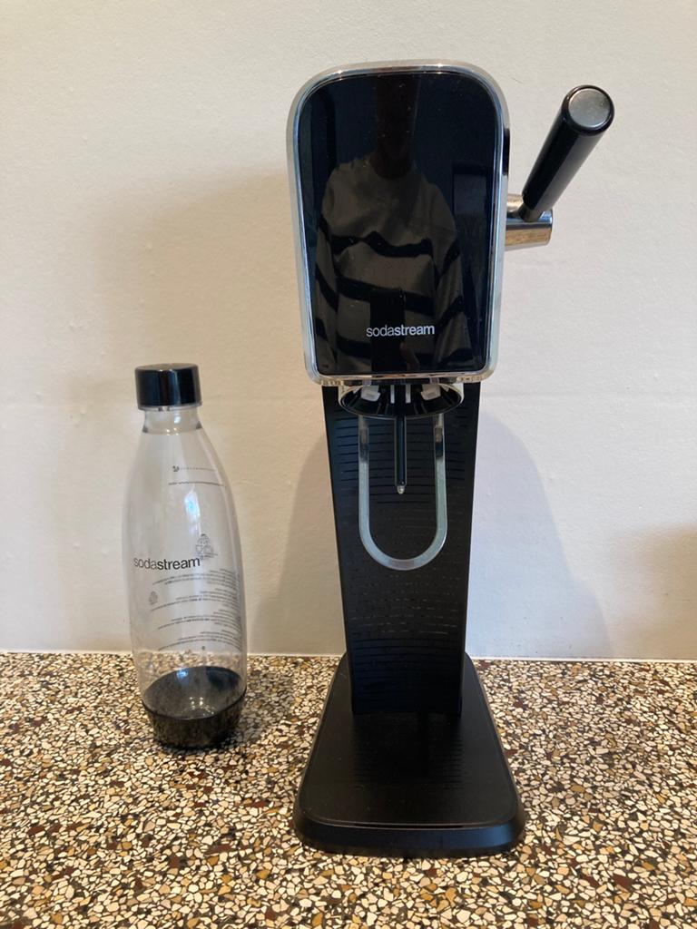 Sodastream art zwart + 1 90% volle capsule, Ophalen of Verzenden, Zo goed als nieuw