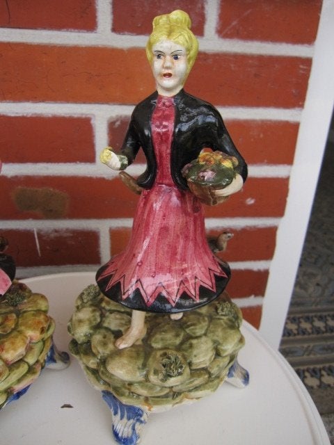Twee leuke dames, 28 cm hoog, Italiaans?', keramiek vintage, Ophalen of Verzenden, Zo goed als nieuw, Steen/keramiek