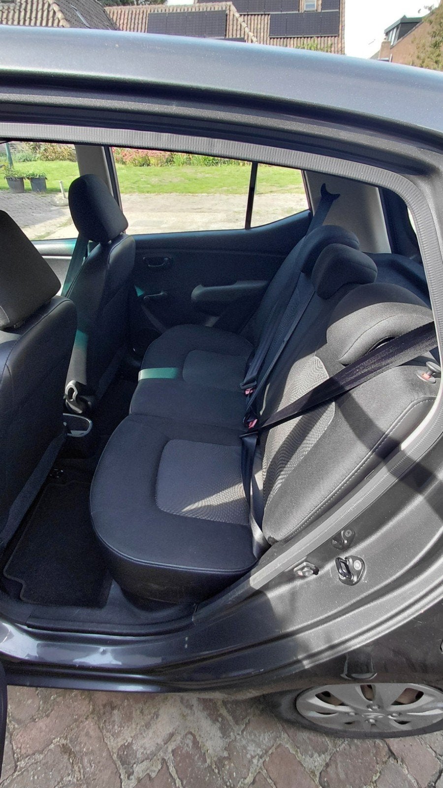 Foto 7 van Hyundai i10 1.1 I 5DR 2012 Grijs