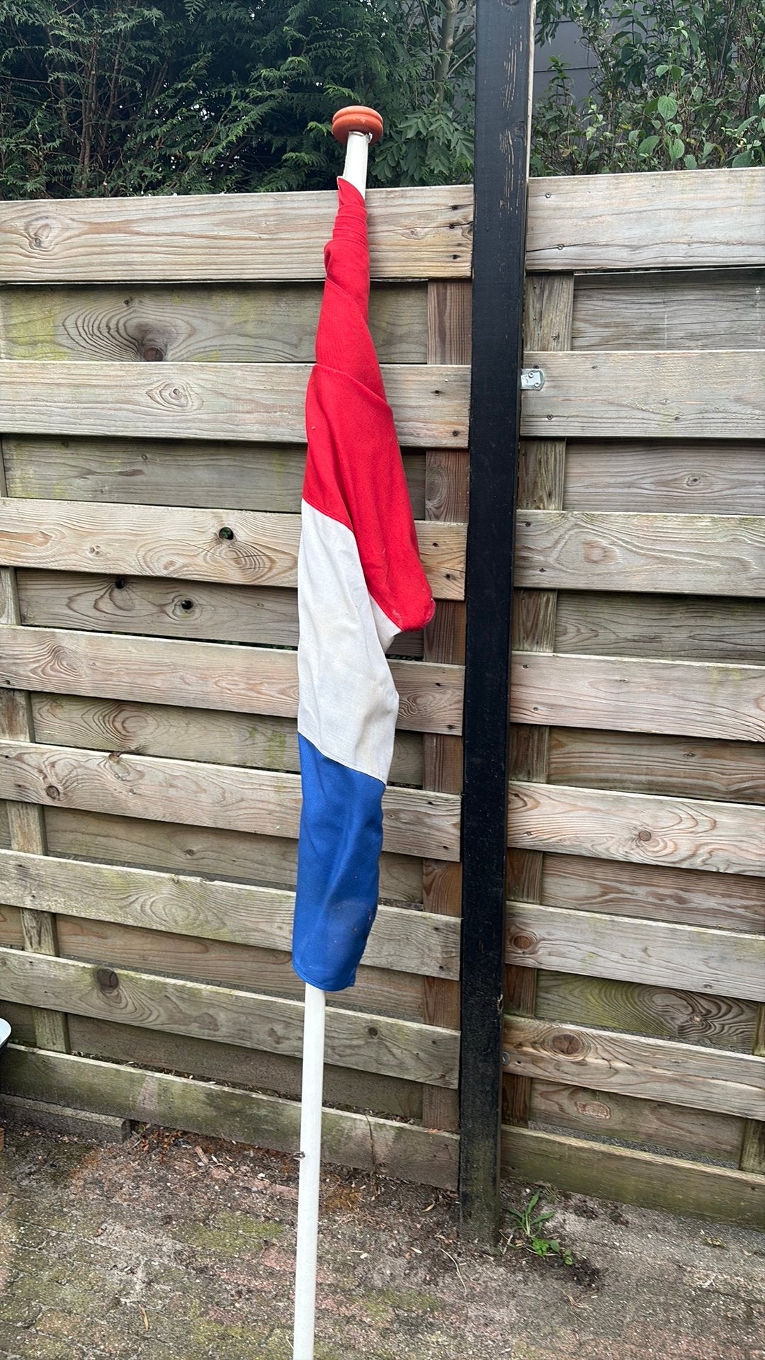 Nederlandse vlag, Ophalen, Zo goed als nieuw