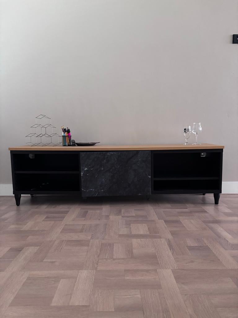 Modern TV-meubel met marmerlook en eikenhouten blad, Ophalen, 150 tot 200 cm, Eikenhout, Zo goed als nieuw