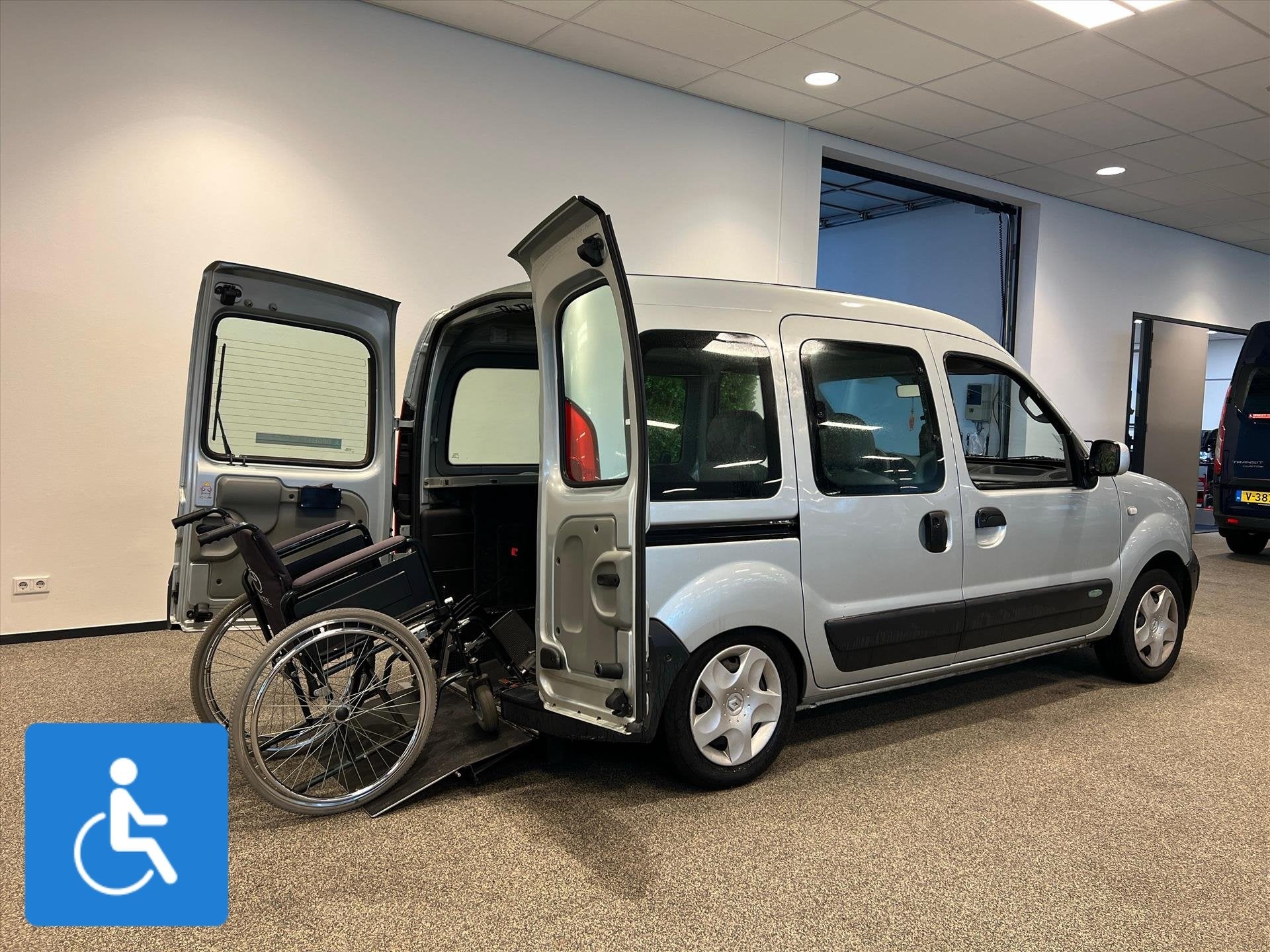 Renault Kangoo Rolstoelauto (airco), Auto's, Voorwielaandrijving, 12 maanden, Zwart, 14 km/l