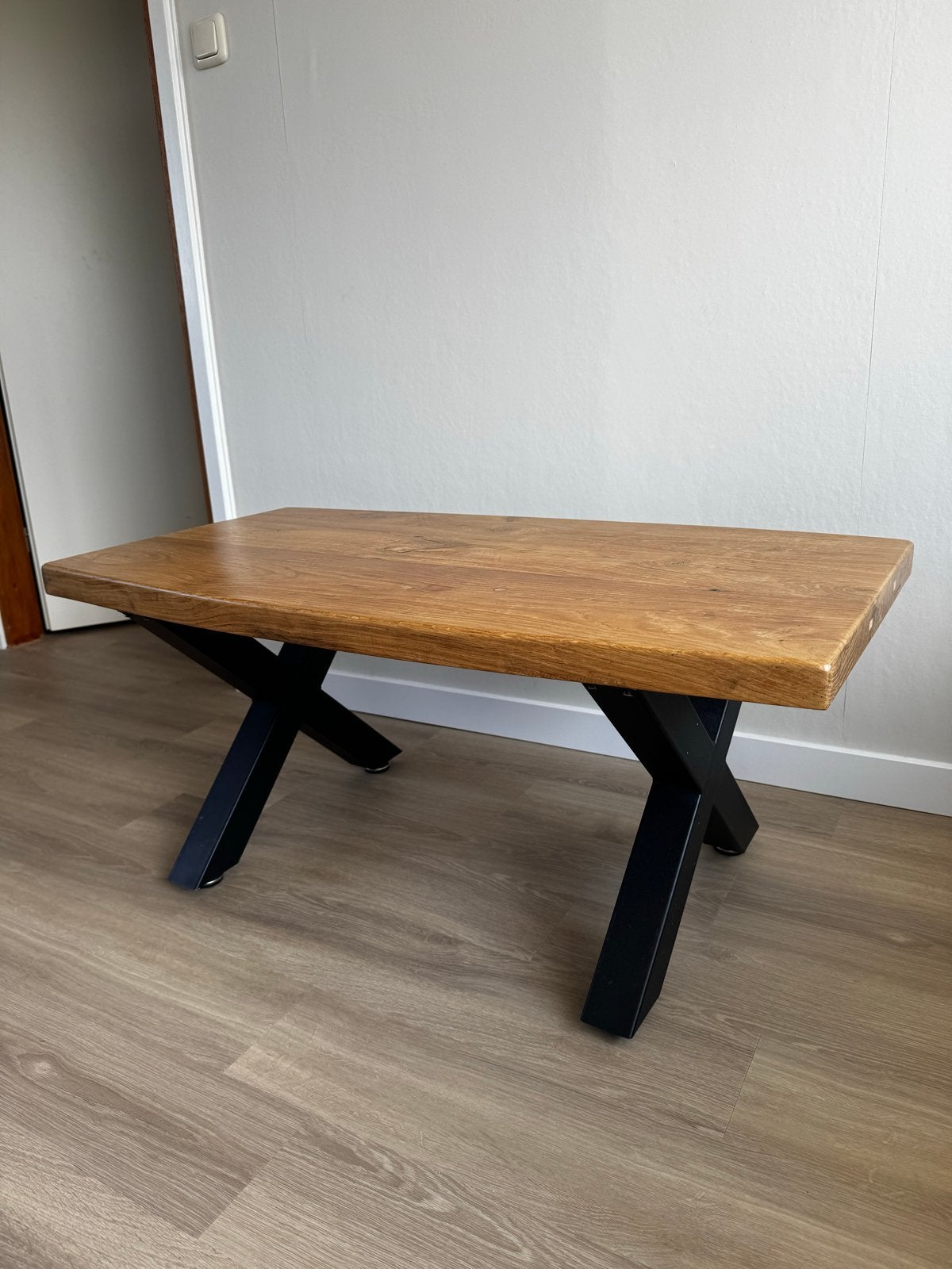Salontafel deens model van eikenhout met metalen X-poten, Ophalen, 100 tot 150 cm, Eikenhout, 50 tot 100 cm
